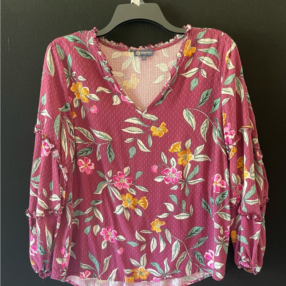 Democracy boho  ruffle V-Neck BlouseEUC. Medium